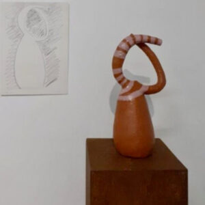 Ontwerp: Marlies Rekers, Uitgevoerd door Anna Hulzink (gebakken klei en adobe) 2022